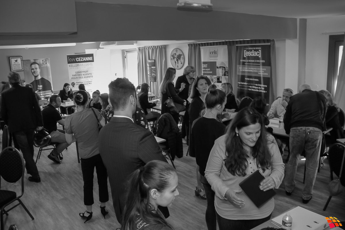 Salle des exposants au Forum Recrutement de l'APAE
